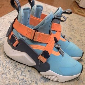 Nike Huarache City Big Kid size 2